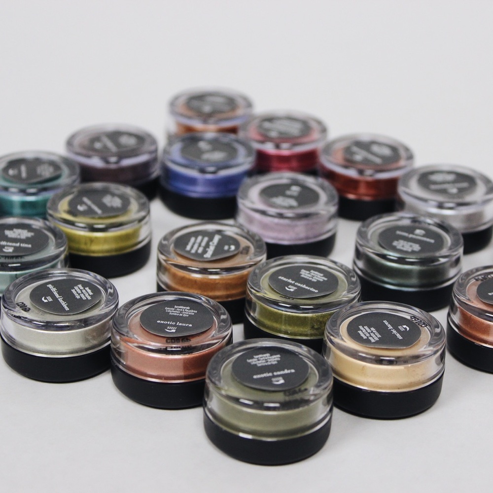Bare Essentials 20-Count Eyeshadow Kit